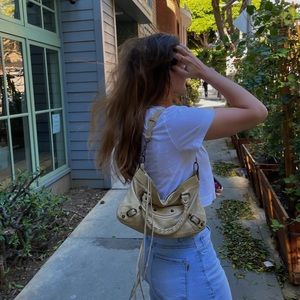 Meet your Posher, Ella